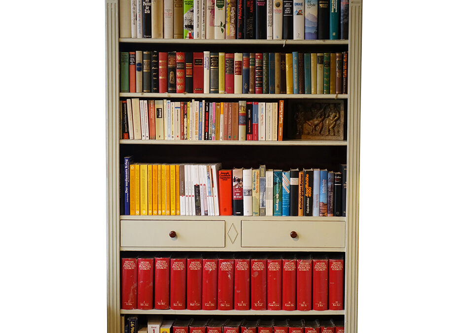 Bücherboard cremeweiss, Unikat