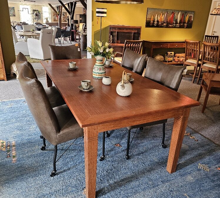 Esstisch aus Vengaiholz, 200 x100 cm