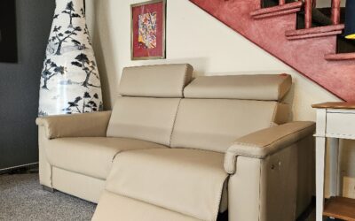 Ledersofa mit elektronischer Relaxfunktion